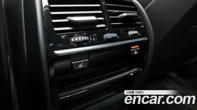 BMW 5 Series 2018 — фото 16 из 20