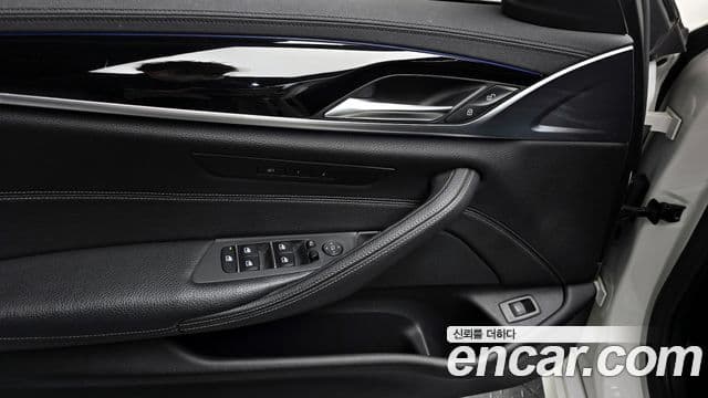 BMW 5 Series 2018 — фото 17 из 20