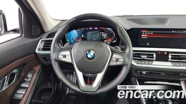 BMW 3 Series 2022 — ფოტო 13/20