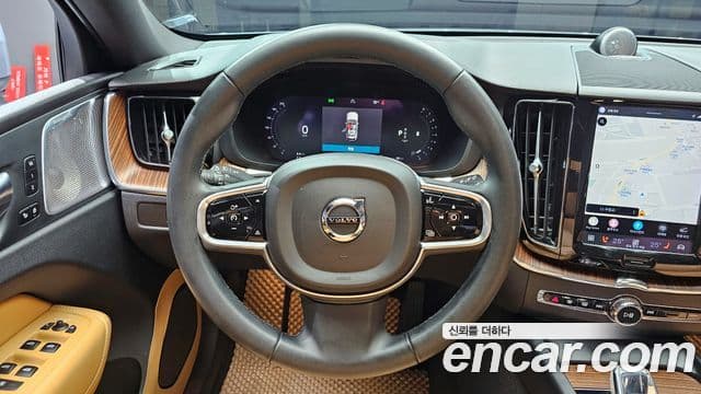 Volvo XC60 2022 — Photo 8/20