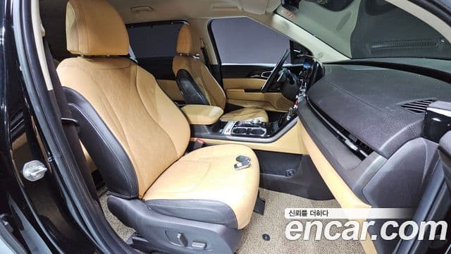 Kia Carnival 2021 — фото 10 из 20