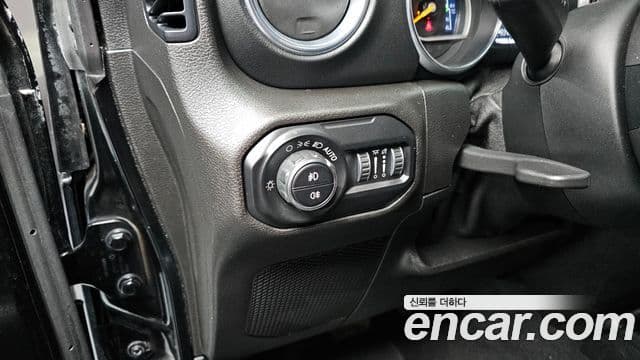 Jeep Wrangler 2019 — Şəkil 18/20