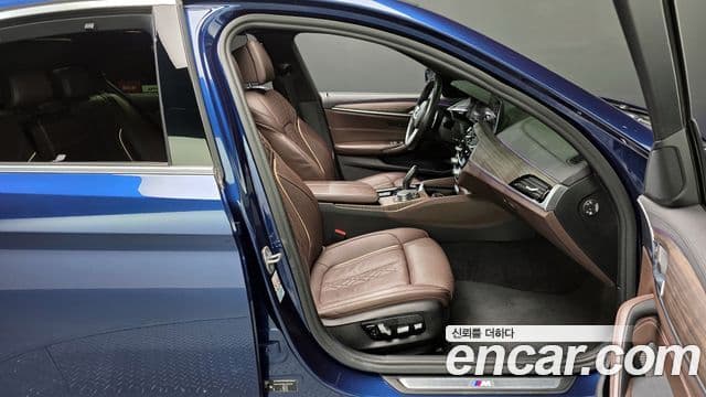 BMW 5 Series 2020 — фото 9 из 20