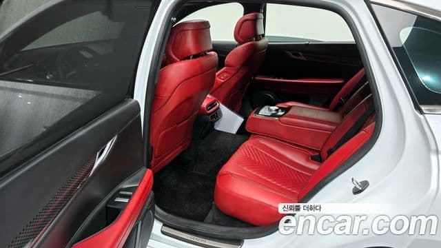 Genesis Electrified G80 2023 — фото 12 из 20