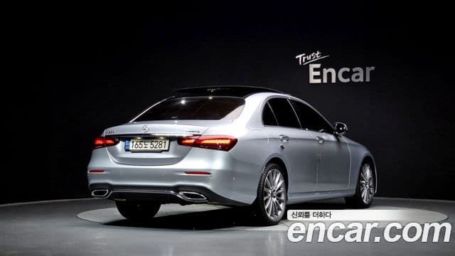 Mercedes-Benz E-Class 2022 — ფოტო 2/20