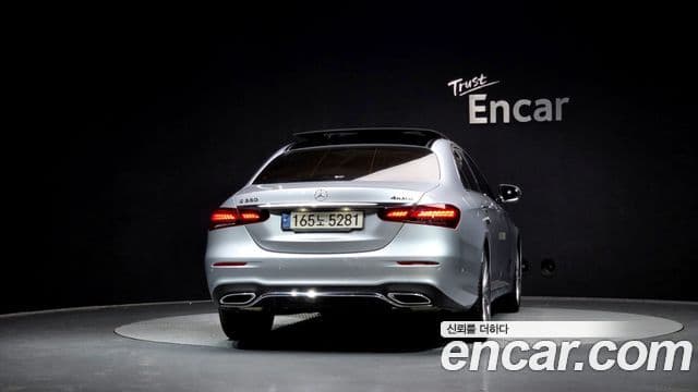Mercedes-Benz E-Class 2022 — ფოტო 4/20