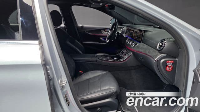 Mercedes-Benz E-Class 2022 — ფოტო 11/20