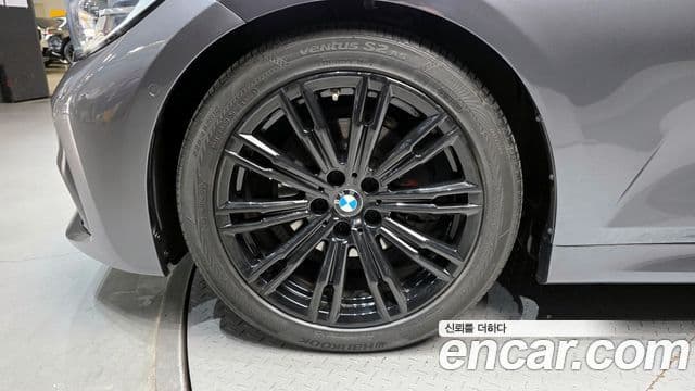 BMW 3 Series 2019 — фото 4 из 20