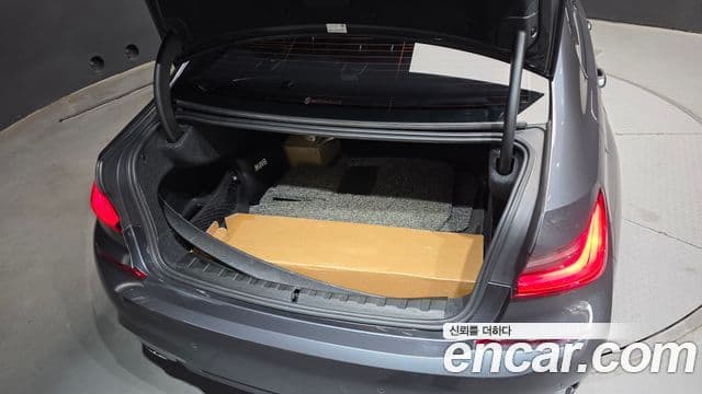 BMW 3 Series 2019 — фото 19 из 20