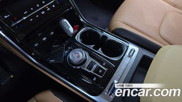Kia Carnival 2023 — фото 9 из 20