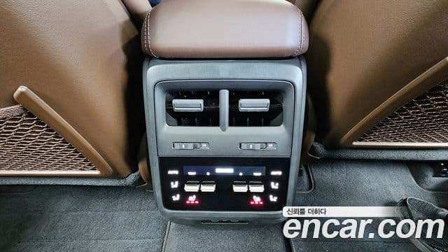 Porsche Macan EV 2025 — ფოტო 8/20