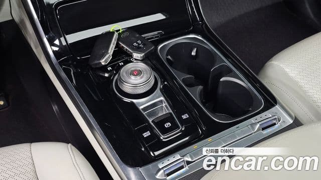 Kia Carnival 2021 — фото 9 из 20