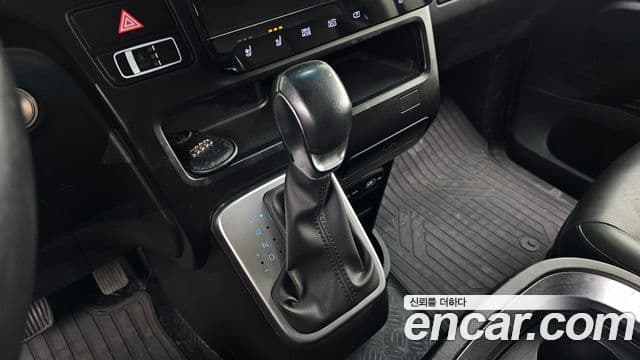 Hyundai Staria 2022 — ფოტო 9/20