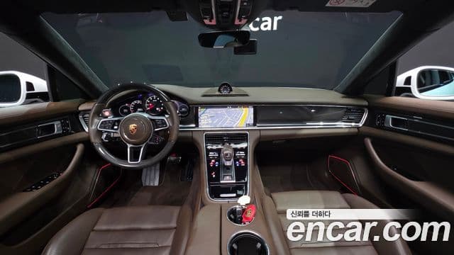 Porsche Panamera 2020 — ფოტო 7/20