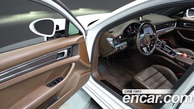 Porsche Panamera 2020 — ფოტო 11/20