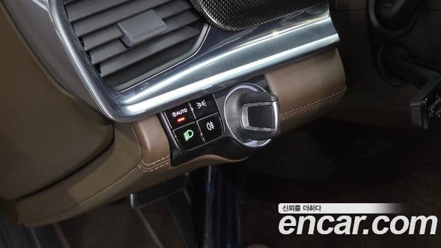 Porsche Panamera 2020 — ფოტო 16/20