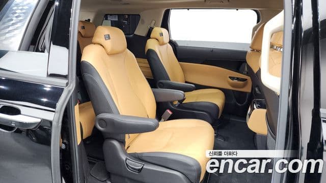 Kia Carnival 2020 — фото 12 из 20