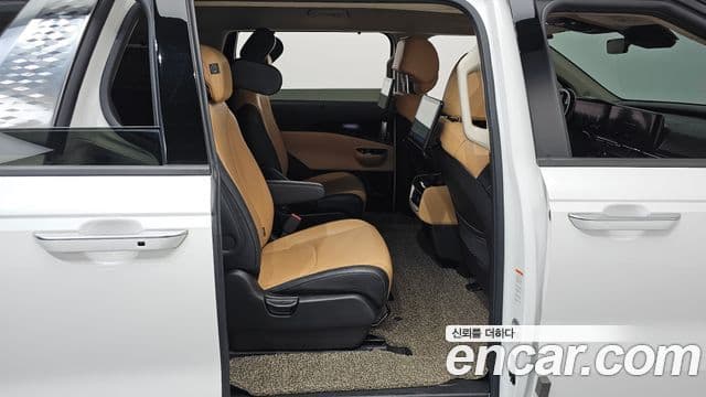 Kia Carnival 2020 — фото 12 из 20