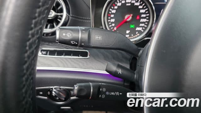 Mercedes-Benz E-Class 2018 — ფოტო 19/20