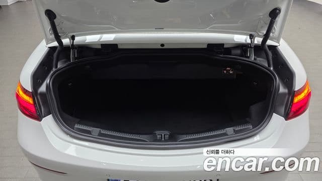Mercedes-Benz E-Class 2018 — фото 20 из 20