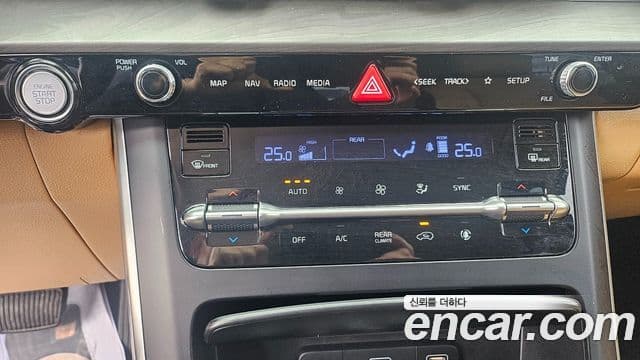 Kia Carnival 2022 — фото 11 из 20