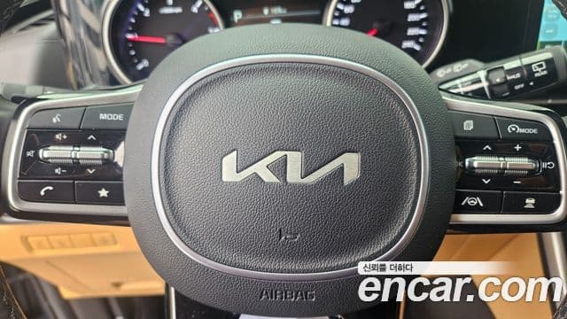 Kia Carnival 2022 — фото 13 из 20
