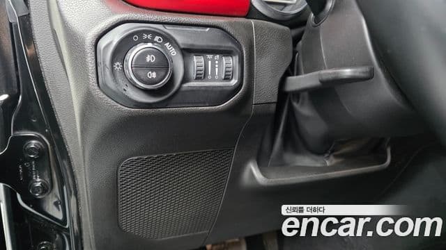 Jeep Wrangler 2022 — Şəkil 17/20