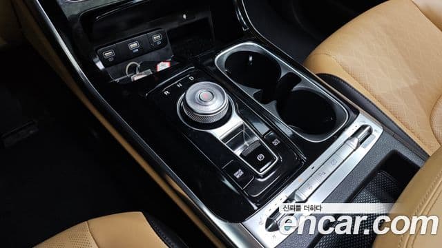 Kia Carnival 2022 — фото 9 из 20
