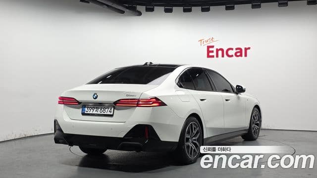 BMW 5 Series 2025 — фото 2 из 20
