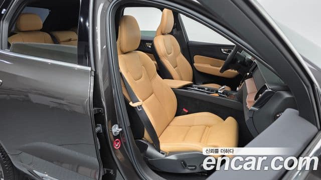 Volvo XC60 2024 — фото 10 из 20