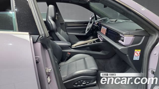 Porsche Macan EV 2025 — Photo 17/20