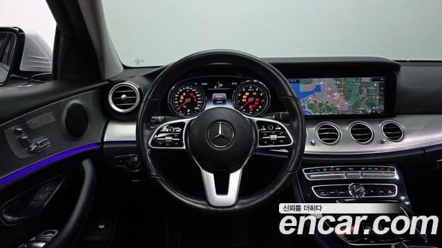 Mercedes-Benz E-Class 2019 — фото 13 из 20