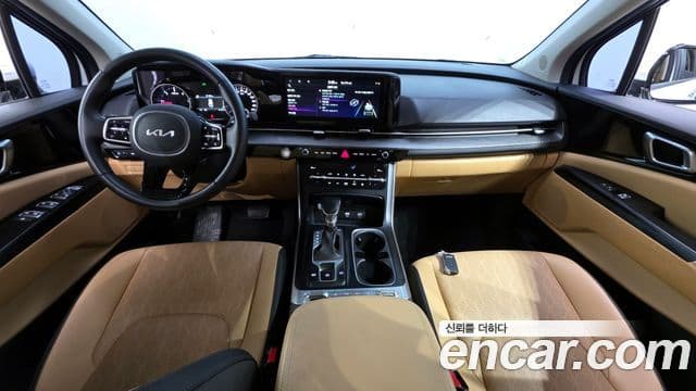 Kia Carnival 2023 — ფოტო 7/20