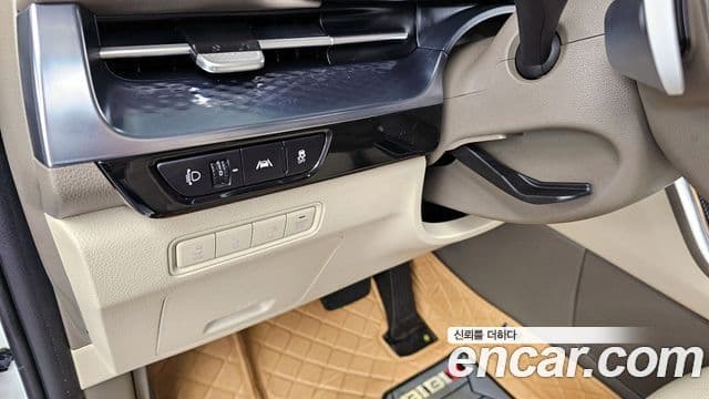 Kia Carnival 2021 — ფოტო 16/20