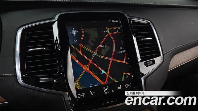 Volvo XC90 2020 — ფოტო 15/20
