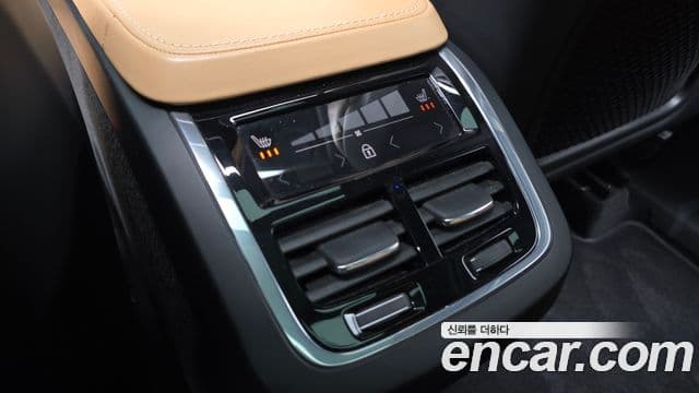 Volvo XC90 2020 — ფოტო 19/20