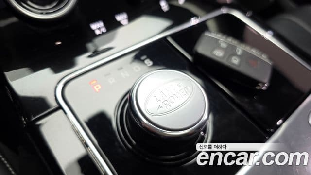 Land Rover Range Rover Velar 2019 — Şəkil 9/20