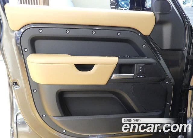 Land Rover Defender 2025 — фото 11 из 20