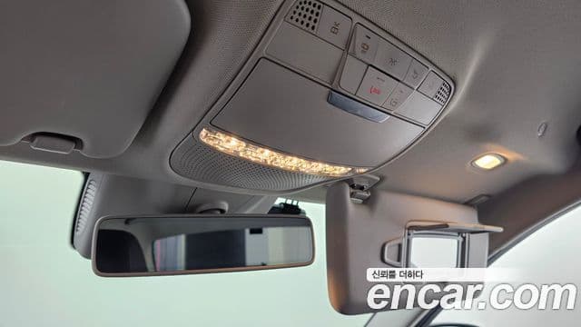Mercedes-Benz C-Class 2019 — ფოტო 19/20