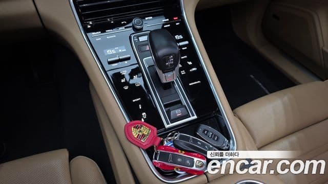 Porsche Panamera 2018 — ფოტო 7/20