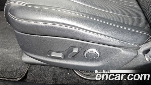 Genesis GV80 2021 — Photo 16/37