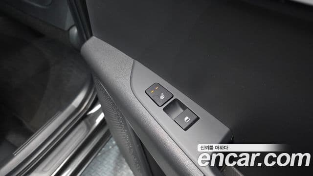 Kia Niro 2022 — ფოტო 19/20