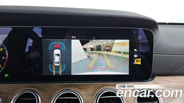 Mercedes-Benz E-Class 2021 — фото 13 из 20