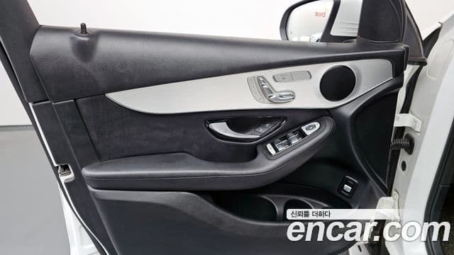 Mercedes-Benz GLC-Class 2018 — Photo 27/31