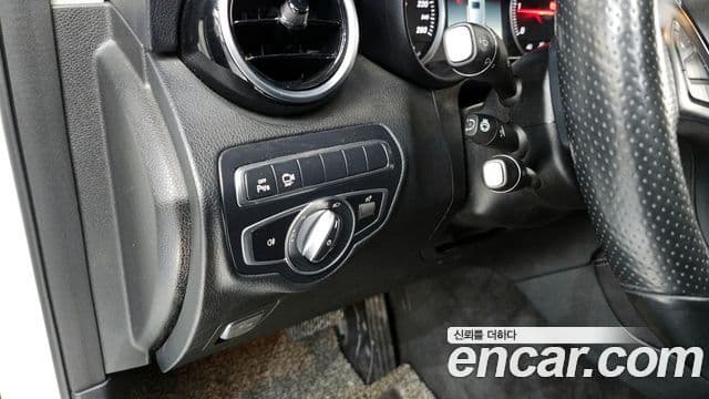 Mercedes-Benz GLC-Class 2018 — Photo 9/31