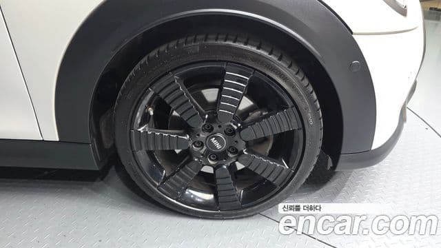 Mini Cooper S Convertible 2023 — Photo 8/31