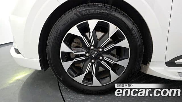 Kia Carnival 2021 — фото 5 из 20