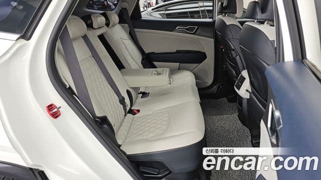 Kia Sportage 2023 — ფოტო 11/20