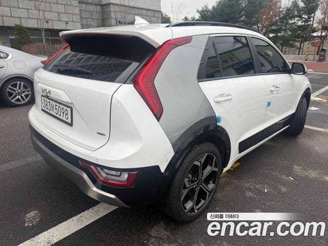 Kia Niro 2022 — Фото 2/20