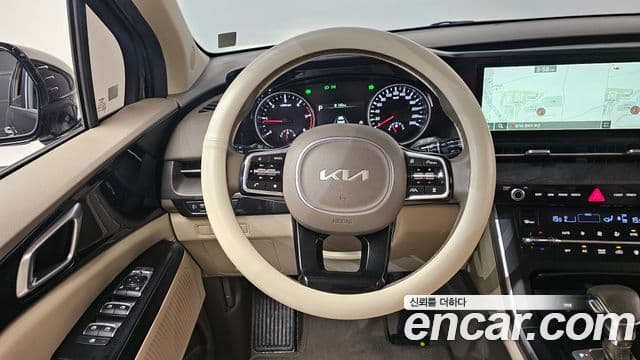Kia Carnival 2022 — фото 13 из 20